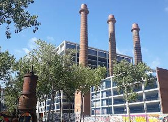 spain/barcelona/attraction/jardins-de-les-tres-xemeneies