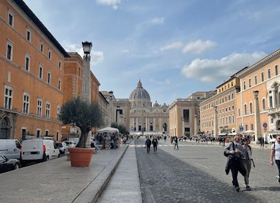 vatican-city/vatican-grottoes/attraction/palace-of-penitenzieri