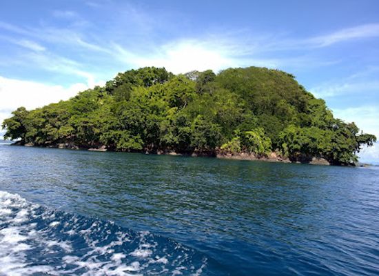 indonesia/raja-ampat/attraction/pulau-matan-sorong-papua-barat