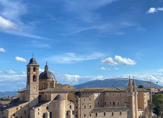 italy/urbino/attraction/statua-delle-firme
