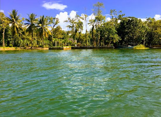 guatemala/caribbean-coast/attraction/monkey-bay-marina-rio-dulce-izabal-guatemala