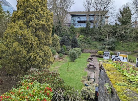 guernsey/st-sampson/attraction/sunken-gardens