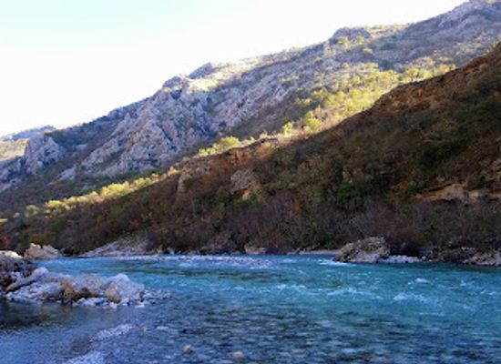 montenegro/tara-river-valley/attraction/zejscie-do-rzeki-moraca