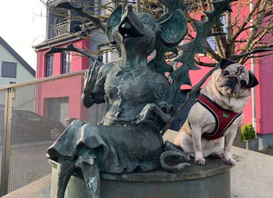 luxembourg/remich/attraction/mouse-ketti-statue