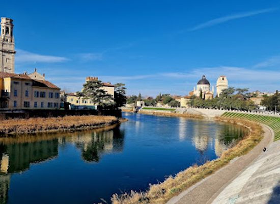 italy/verona/borgo-trento/attraction/ponte-pietra