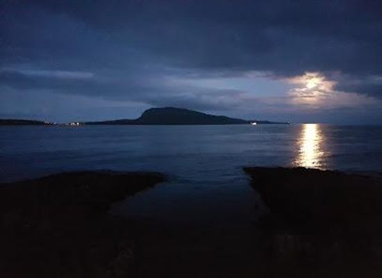 faroe-islands/runavik/attraction/yviri-vio-strond