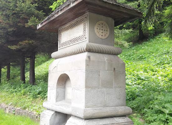 romania/bucegi-mountains/attraction/monumental-fountain
