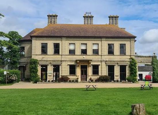 united-kingdom/norwich/attraction/thrigby-hall-wildlife-gardens