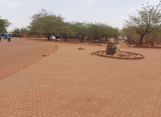 burkina-faso/gourcy/attraction/rond-point-naaba-kango