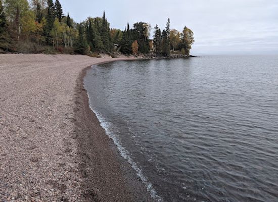 minnesota/lake-superior-s-north-shore/attraction/old-shore-beach-awesome-spot