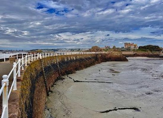 jersey/st-aubin-s-bay/attraction/la-rocque-harbour