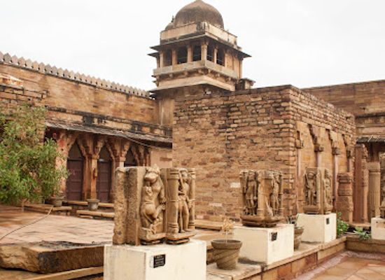 india/gwalior/attraction/archaeological-museum