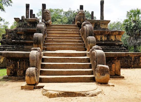 sri-lanka/polonnaruwa-district/attraction/council-chamber