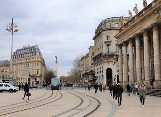 france/bordeaux/attraction/le-petit-train-touristique-de-bordeaux-by-france-voguette