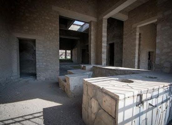 italy/pompeii/attraction/house-of-sallust