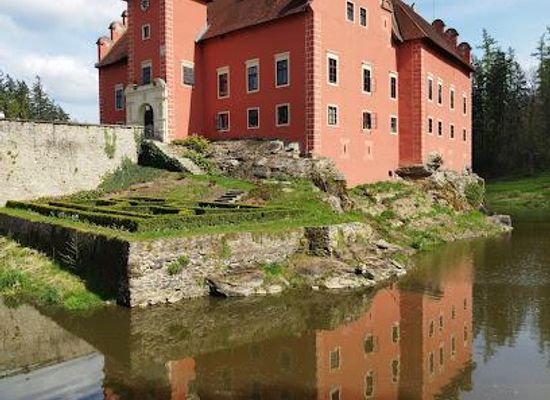 czechia/ceske-budejovice/attraction/cervena-lhota-castle