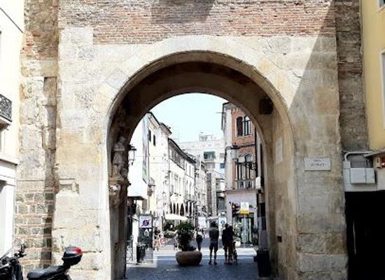 italy/veneto/attraction/porta-altinate