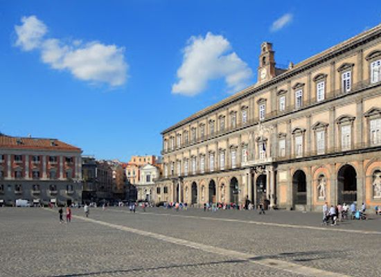 italy/naples/spaccanapoli/attraction/royal-palace-of-naples
