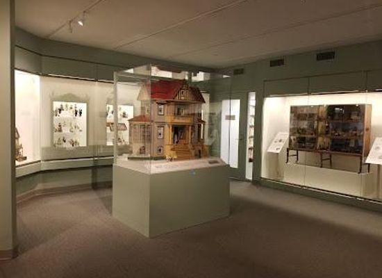 missouri/west-central-missouri/attraction/the-national-museum-of-toys-and-miniatures