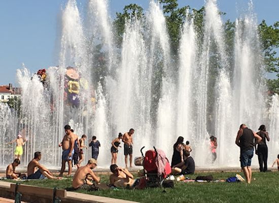 france/lyon/presqu-ile/attraction/fontaine-de-place-antonin-poncet