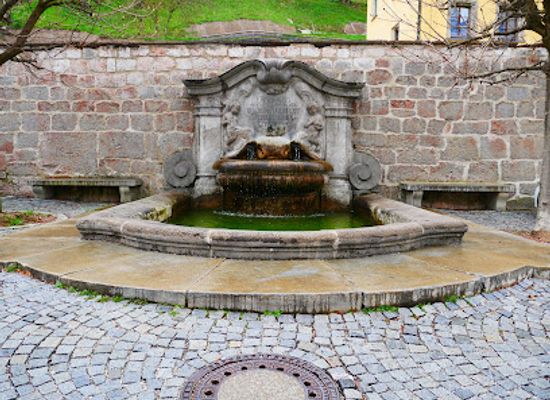germany/altbayern/attraction/brunnen-am-rathausplatz