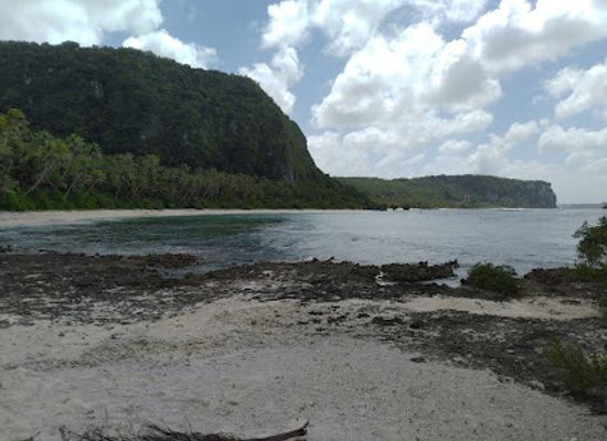 guam/umatac-bay/attraction/shark-cove-beach
