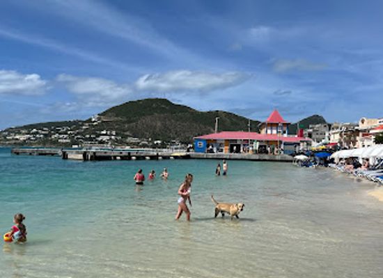 sint-maarten/philipsburg/attraction/big-bastaard-s-beach-bar