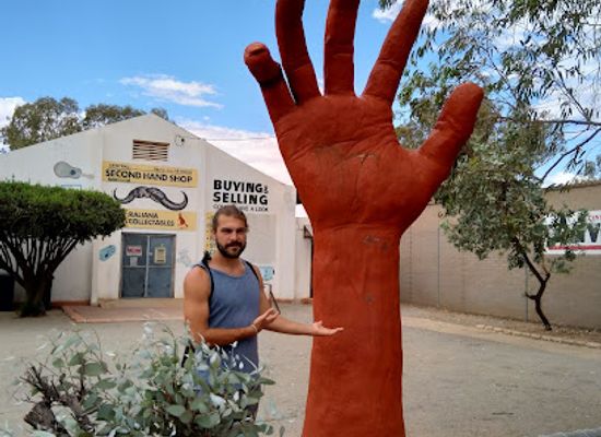 australia/alice-springs/attraction/the-big-hand
