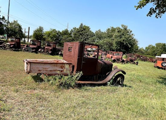 oklahoma/oklahoma-city-metropolitan-area/attraction/model-t-graveyard