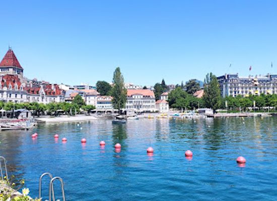 switzerland/lausanne/old-town/attraction/fontaine-place-du-vieux-port