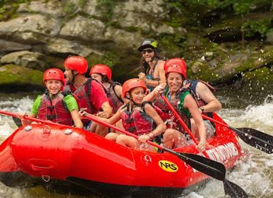 tennessee/french-broad-river-valley/attraction/smoky-mountain-outdoors-smo-rafting