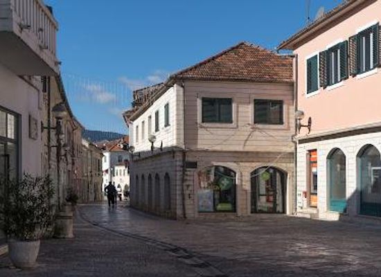 montenegro/cetinje/attraction/nikola-djurkovic-square