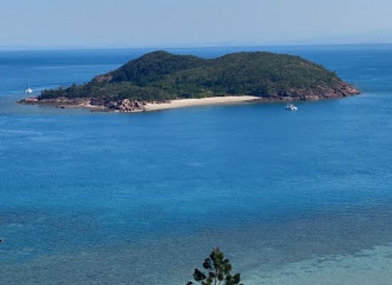 australia/whitsunday-islands/attraction/lindeman-islands-national-park