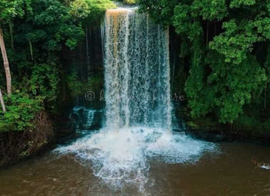 ghana/lake-volta/attraction/akome-waterfall