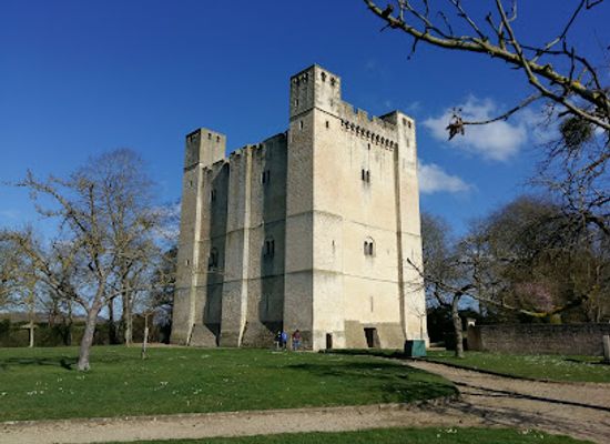 france/normandy-coast/attraction/donjon-de-chambois