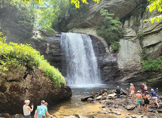 north-carolina/pisgah-national-forest/attraction/looking-glass-falls