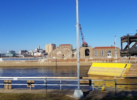 illinois/quad-cities/attraction/government-bridge