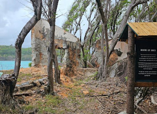 seychelles/ile-moyenne/attraction/dog-house-ruins