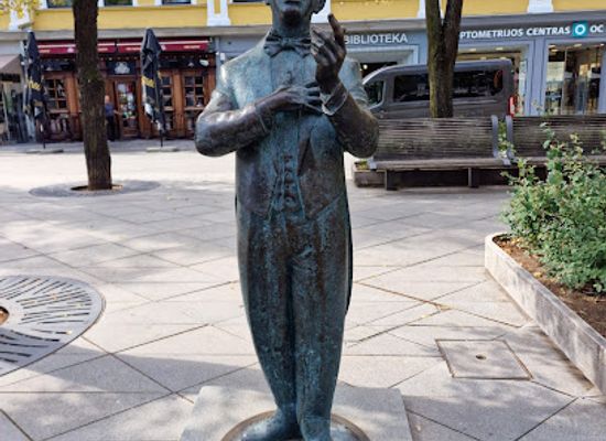 lithuania/kaunas/laisves-aleja/attraction/danieliaus-dolskio-statula