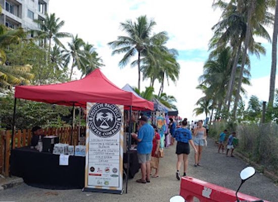 fiji/mamanuca-islands/attraction/wailoaloa-beach-market