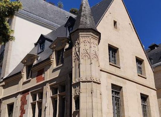 france/paris/attraction/hotel-herouet
