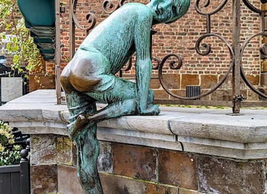 belgium/walloon-brabant/attraction/la-statue-du-maca