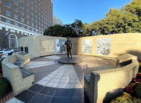 texas/fort-worth/attraction/jfk-tribute-in-fort-worth