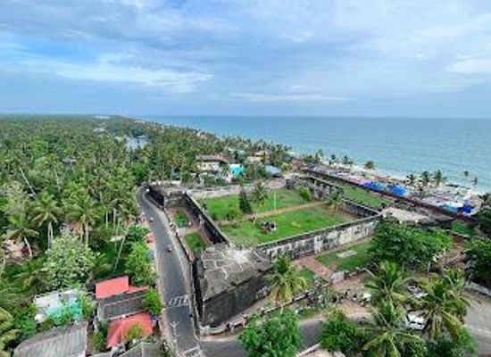 india/kerala/attraction/anjuthengu-fort