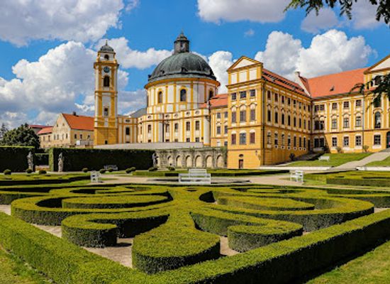 czechia/north-moravia/attraction/castle-jaromerice-nad-rokytnou