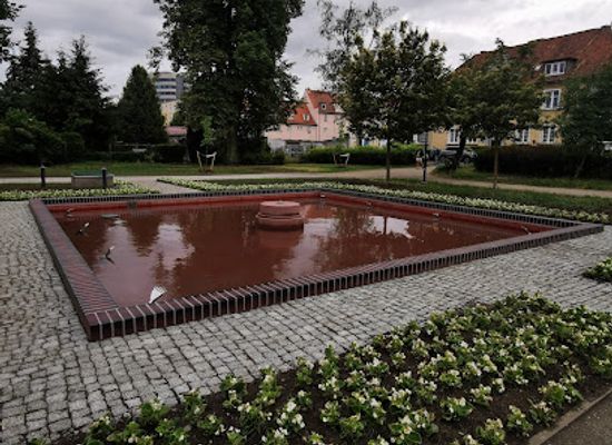poland/elblag/attraction/fontanna-w-ogrodzie-rozanym