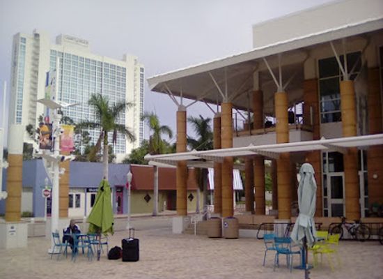 florida/fort-myers/attraction/cornog-plaza-outdoor-space-fort-myers-regional-library