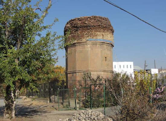armenia/kotayk/attraction/emir-pir-huseyin-kara-koyunlu-tomb