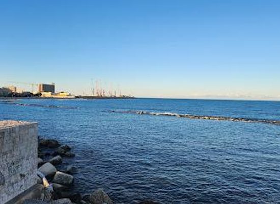 italy/bari/attraction/faro-molo-sant-antonio
