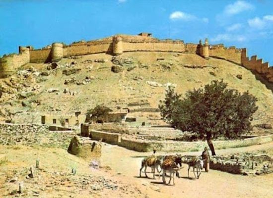 afghanistan/hazarajat/attraction/qale-h-ye-balahissar